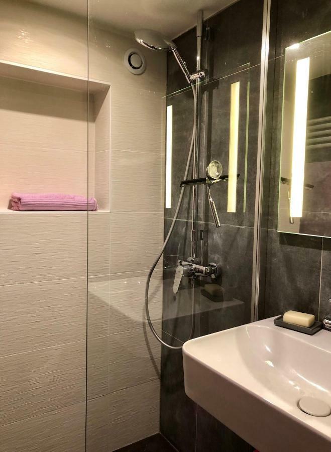 Appartement Versailles Quartier Notre Dame Au Pied Du Chateau Avec Parking Exterior foto