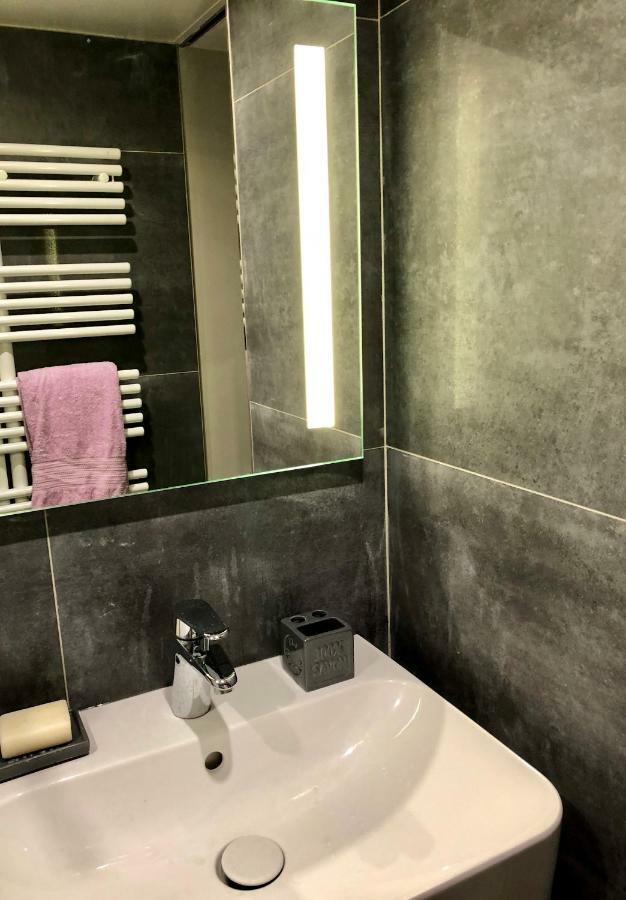 Appartement Versailles Quartier Notre Dame Au Pied Du Chateau Avec Parking Exterior foto